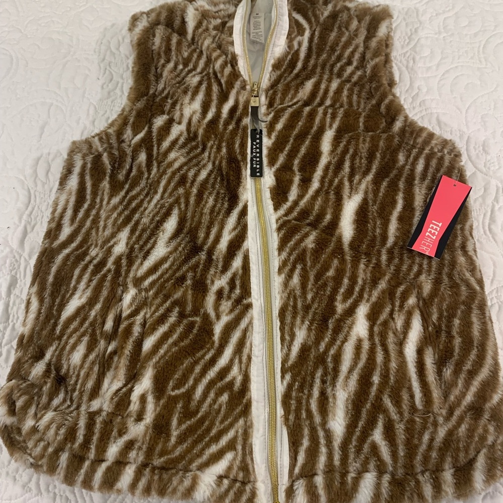Teez-Her Animal Print Reversible Brown / White Faux Fur Zipper Vest Size Medium.